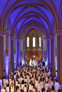 rituál v Sacré Coeur